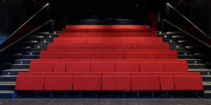 1218_theatre_gradin_top_page